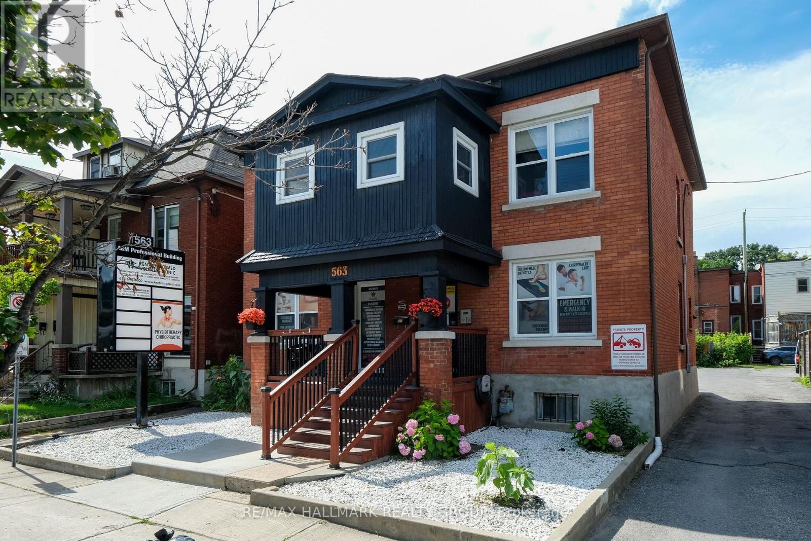 22 – 563 GLADSTONE AVENUE