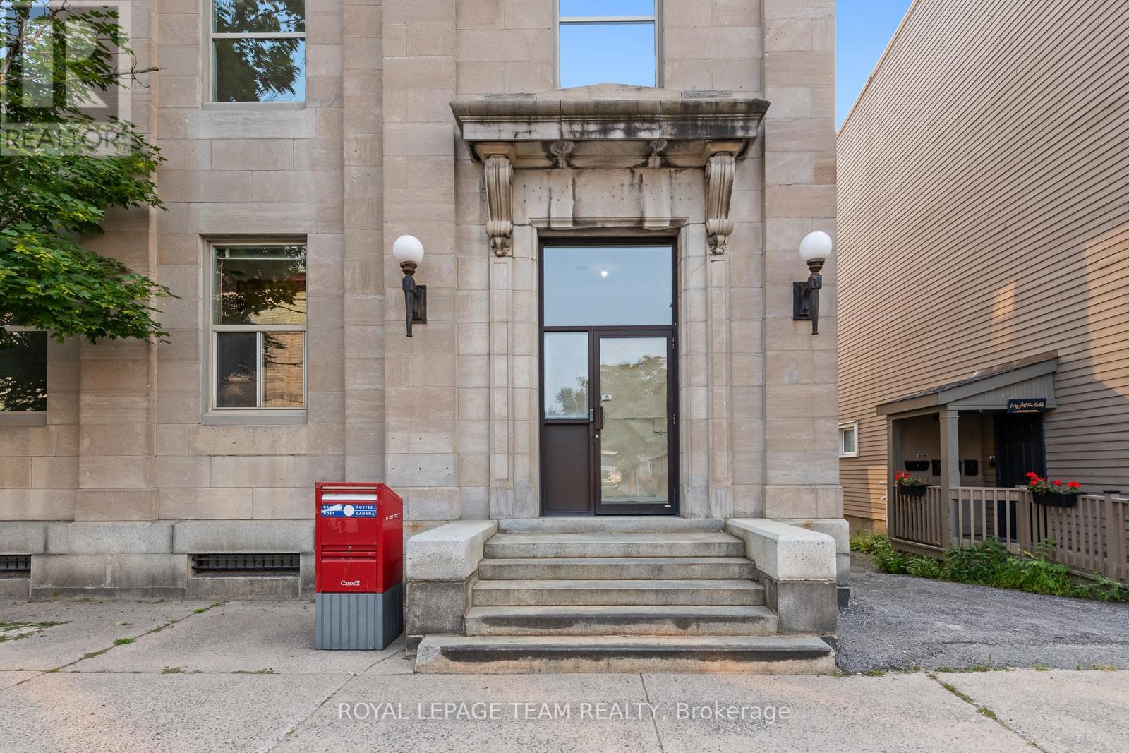 81 GORE STREET E
