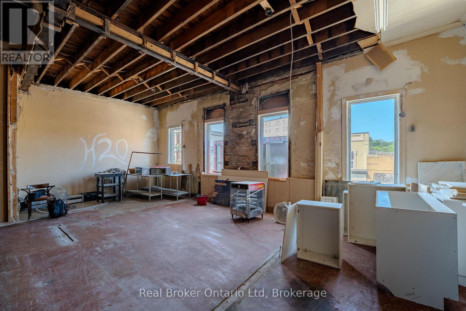 # 2 – 937 2ND AVENUE E