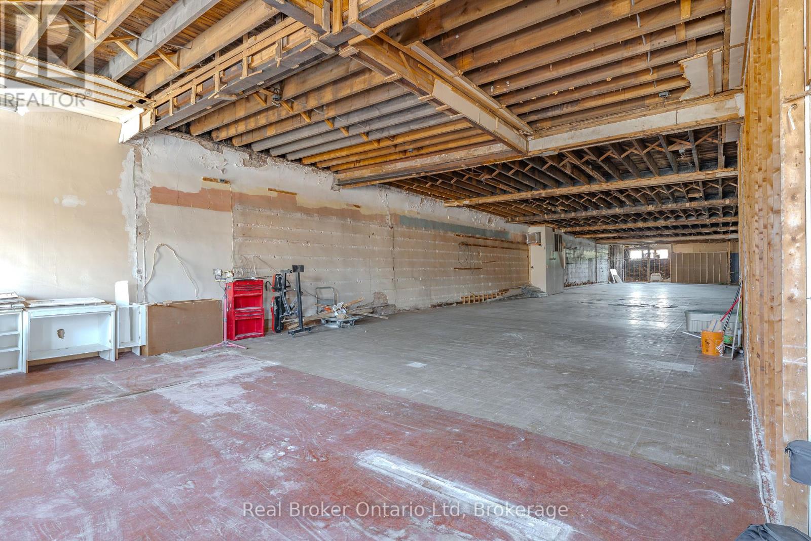 # 2 – 937 2ND AVENUE E