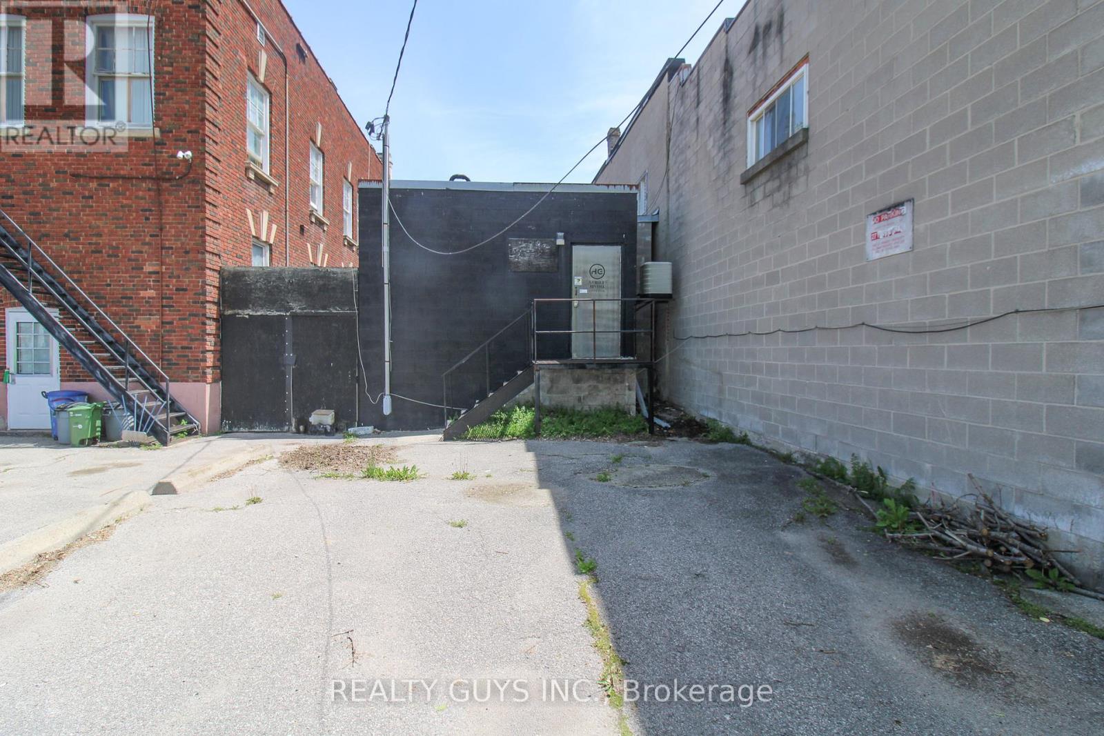27 WILLIAM STREET N
