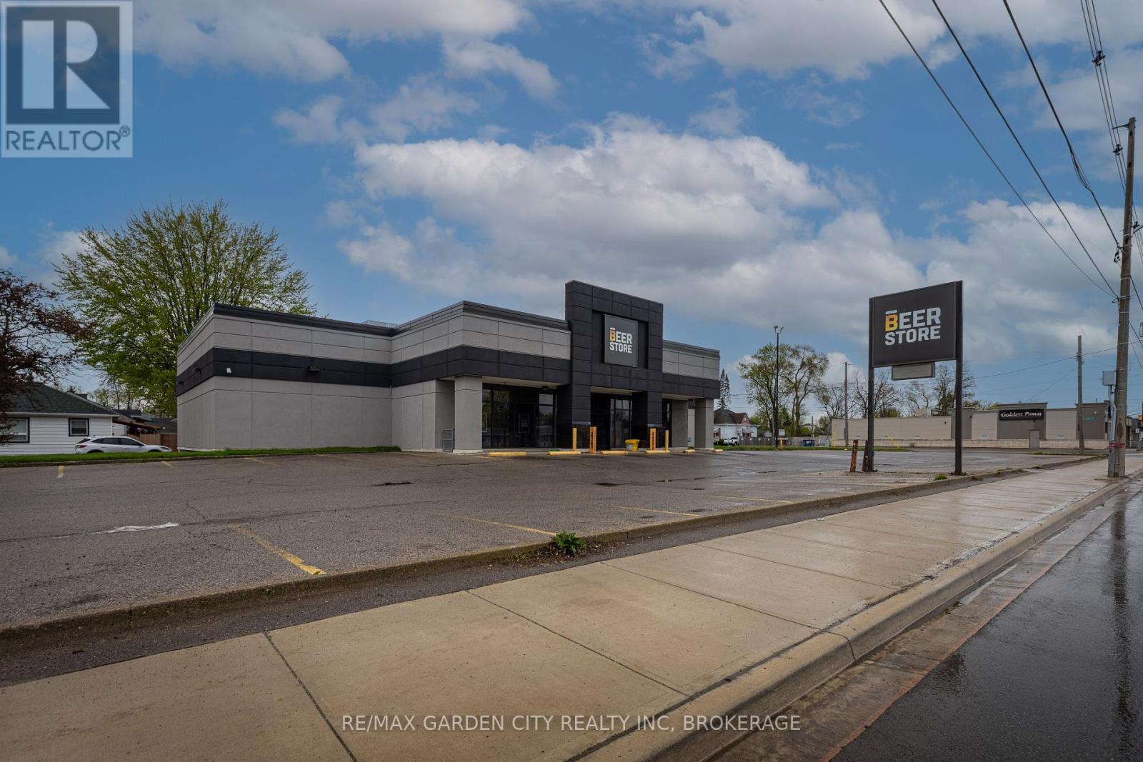 1600 DUNDAS STREET