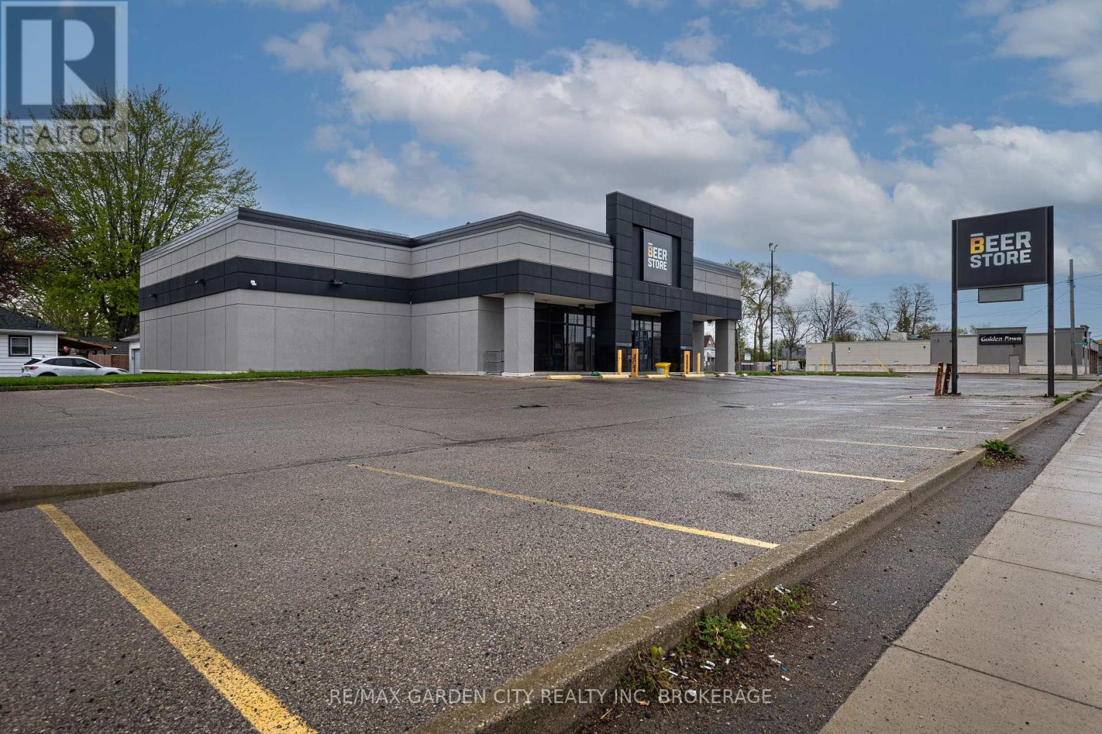 1600 DUNDAS STREET