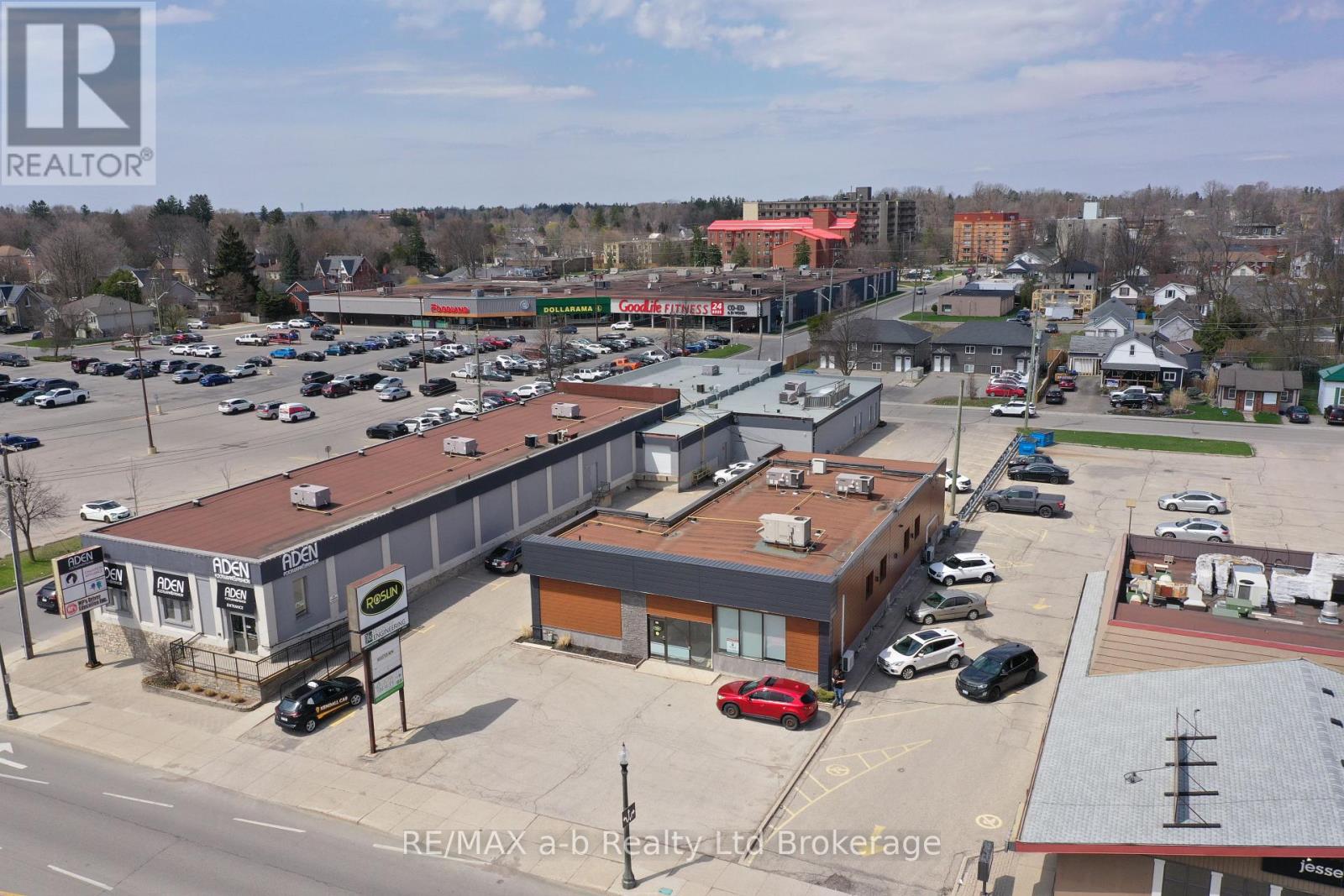 677 DUNDAS STREET
