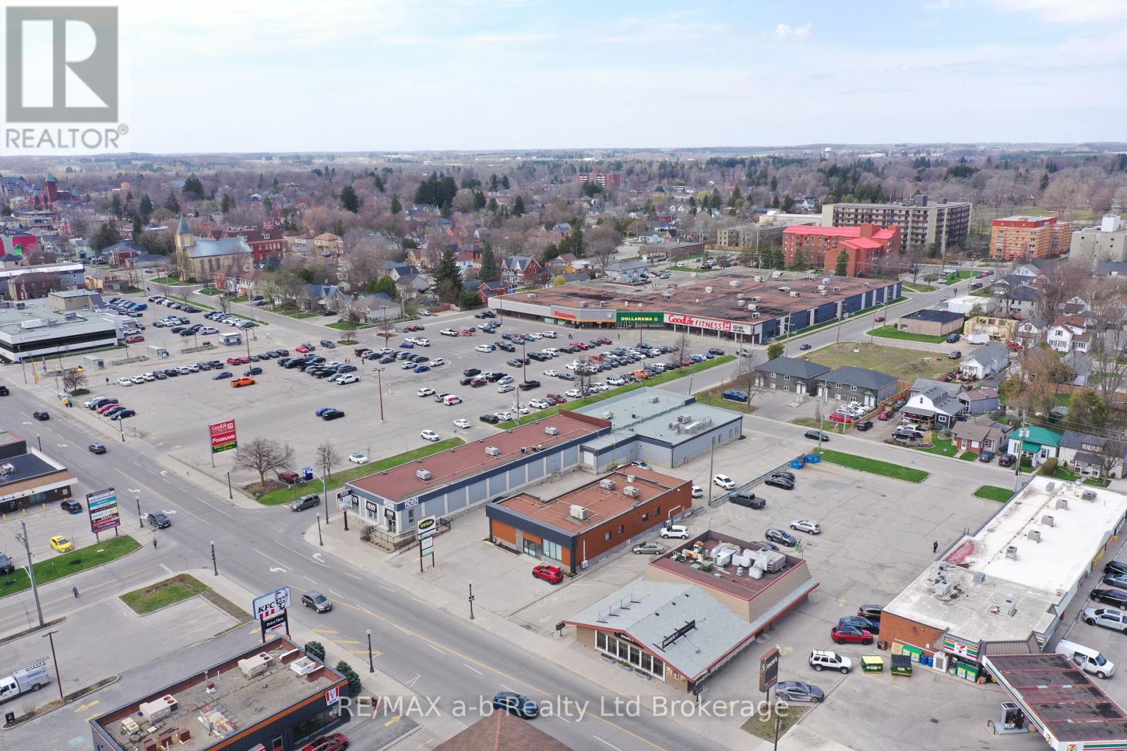 677 DUNDAS STREET