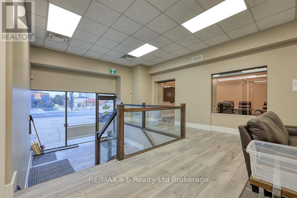 677 DUNDAS STREET