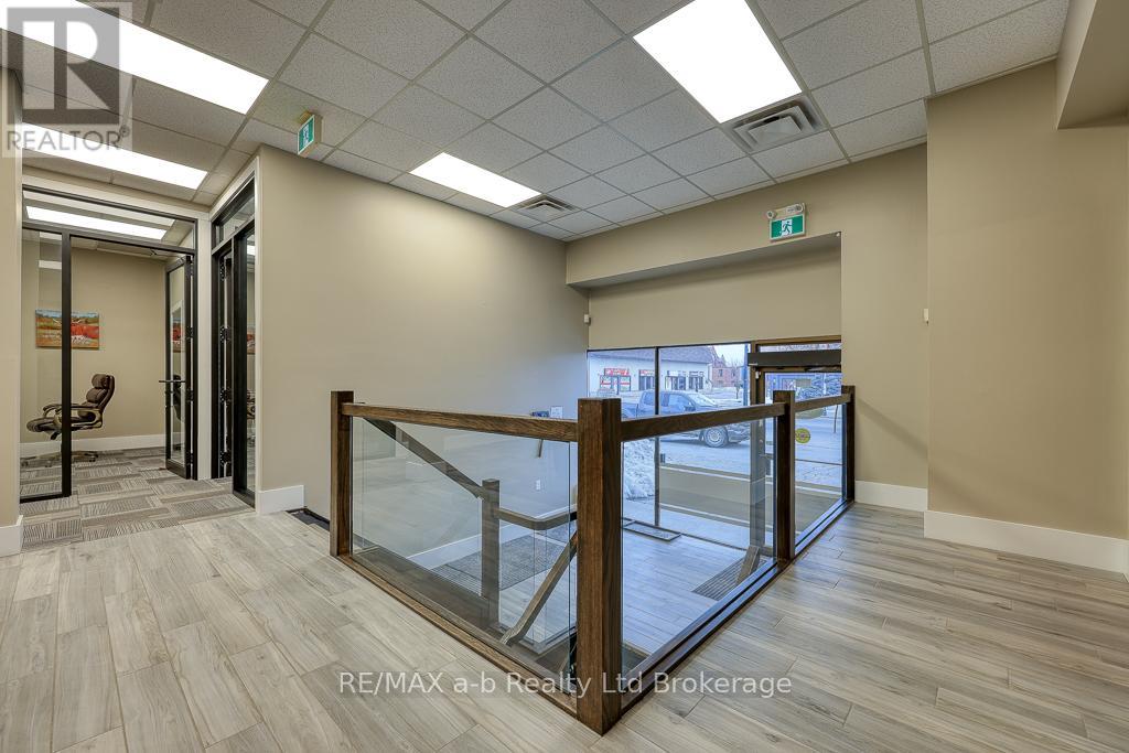 677 DUNDAS STREET