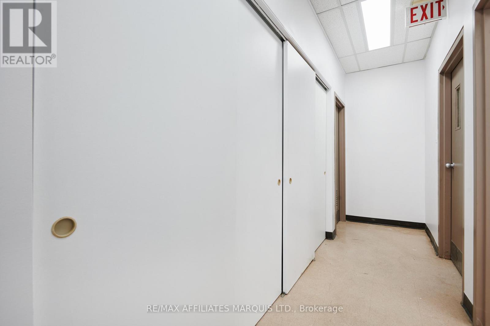 UPSTAIRS/OFFICE ROOM 6 – 41 SECOND STREET W