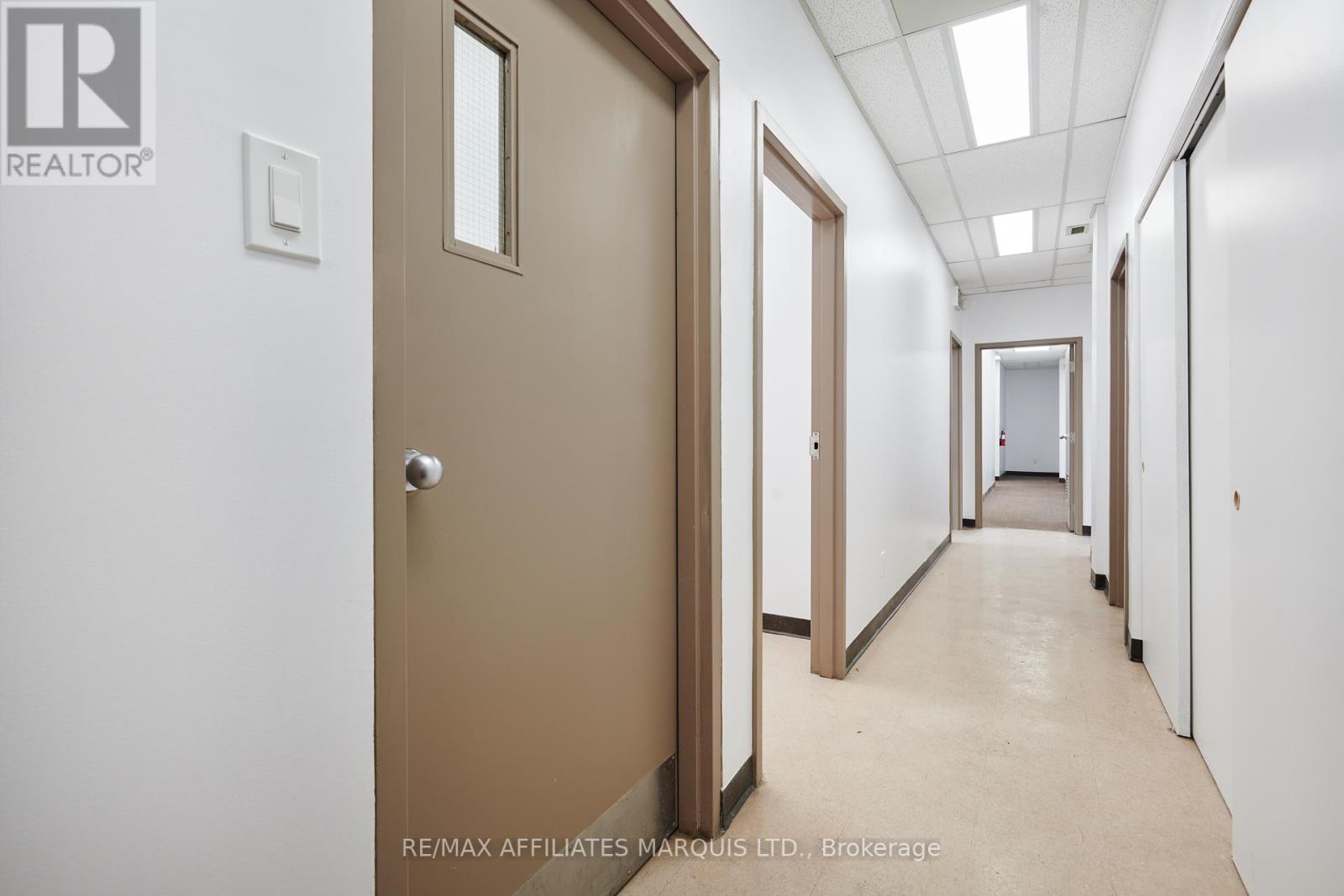 UPSTAIRS/OFFICE ROOM 6 – 41 SECOND STREET W