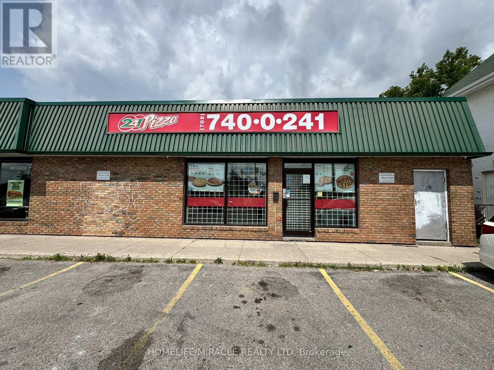 UNIT 2 – 140 PARKHILL ROAD W