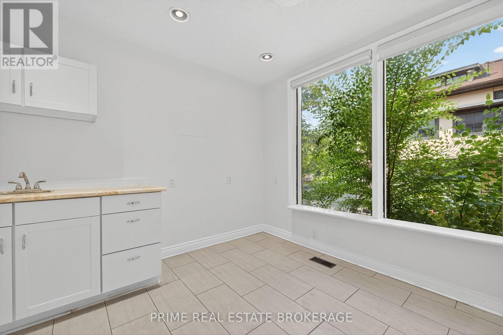 281 OXFORD STREET E