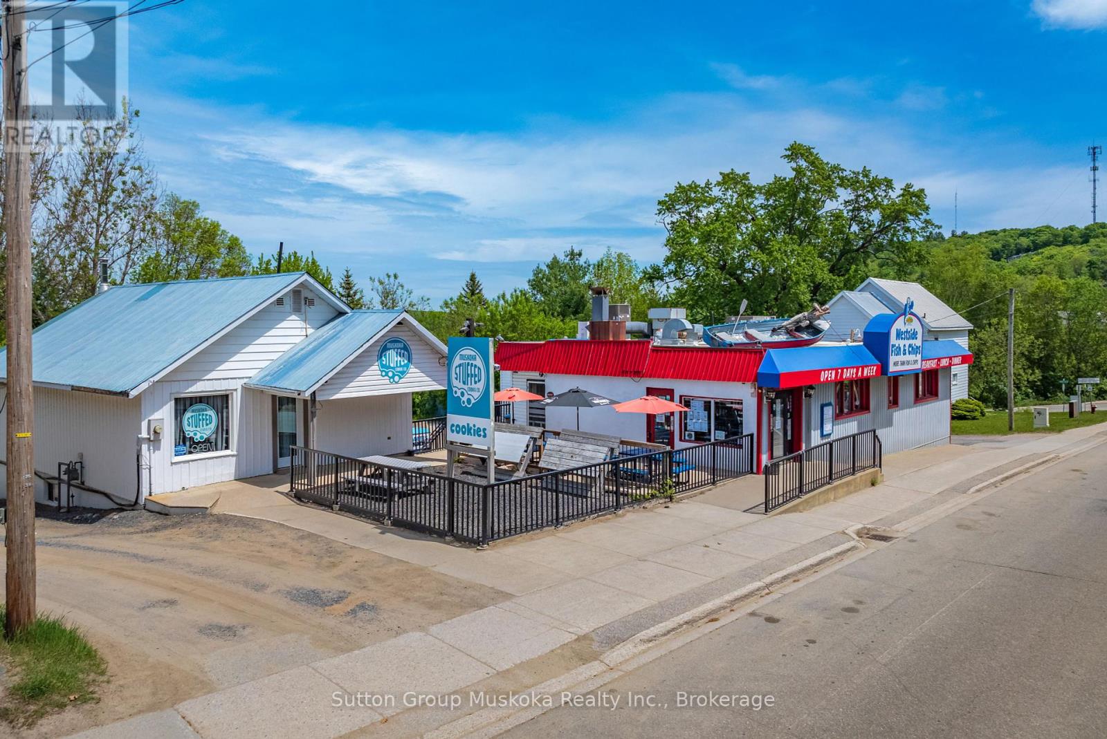 126 MAIN STREET W