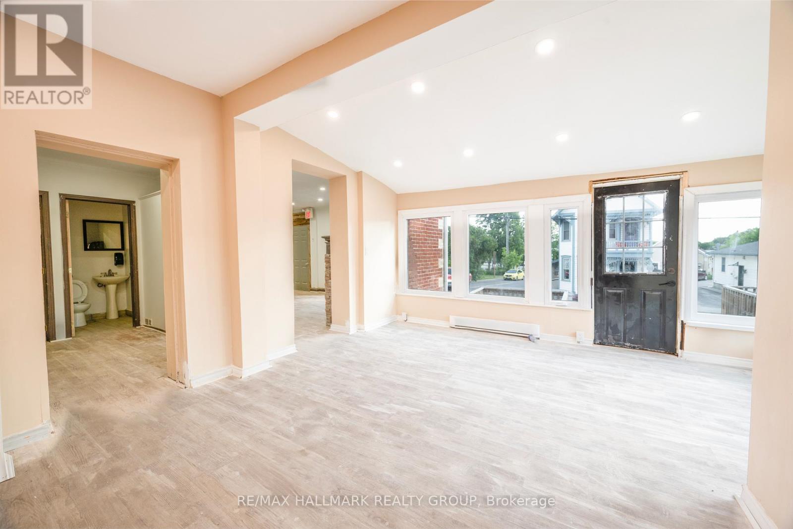 3-5561 MANOTICK MAIN STREET
