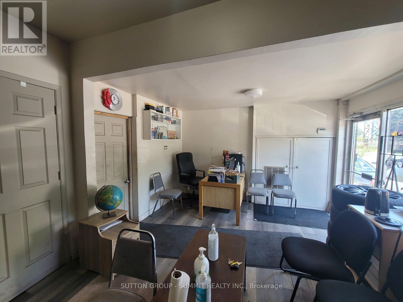 463 KENILWORTH AVENUE