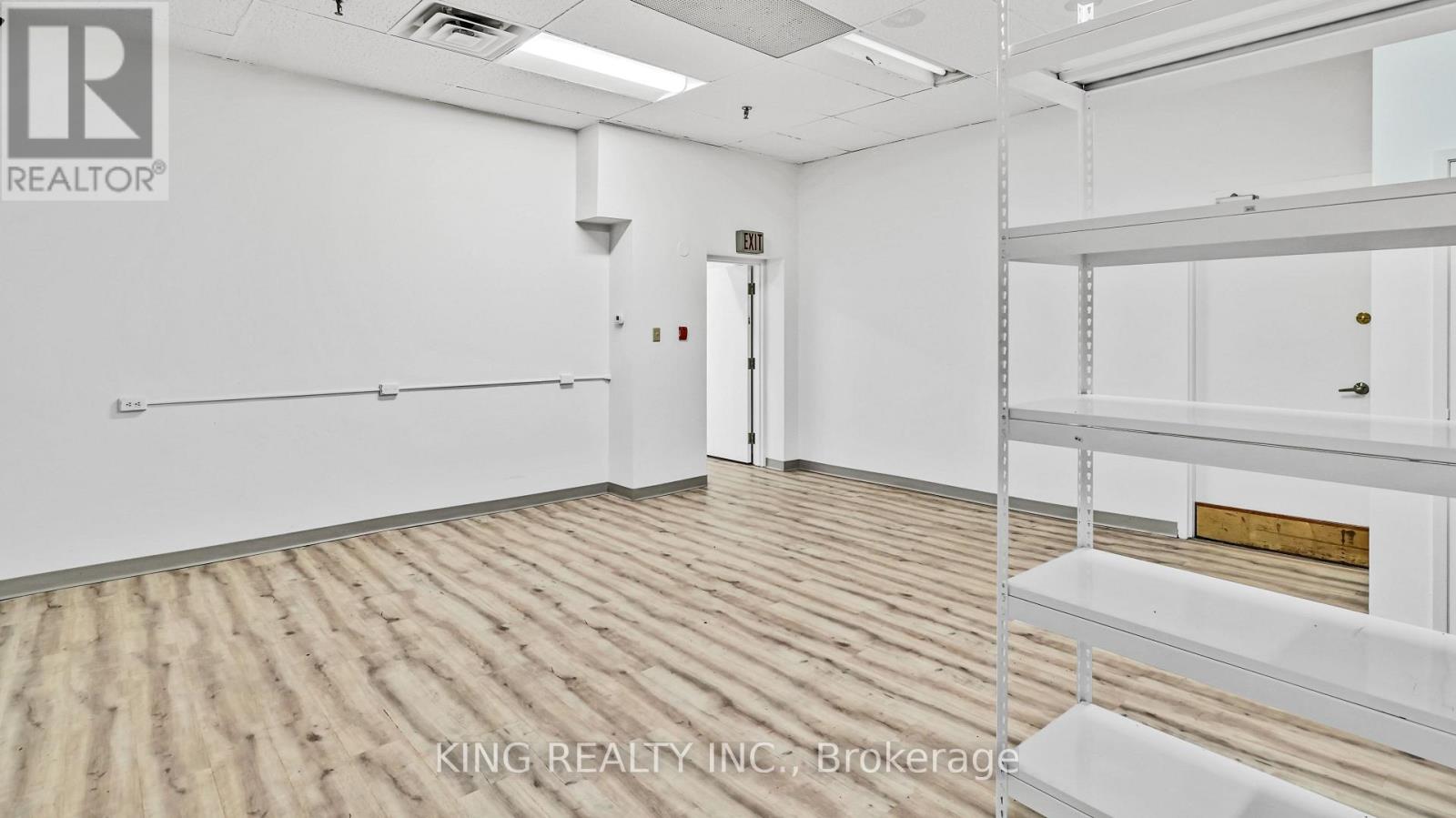 109-110 – 379 DUNDAS STREET