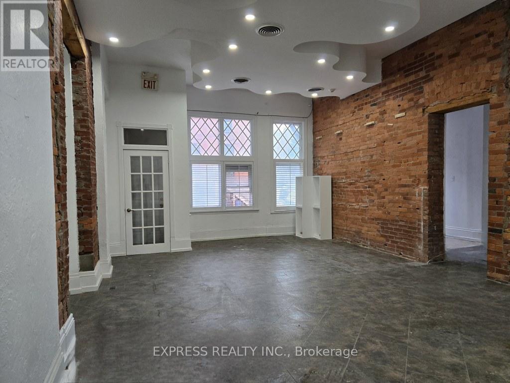 101B – 252 JAMES STREET S