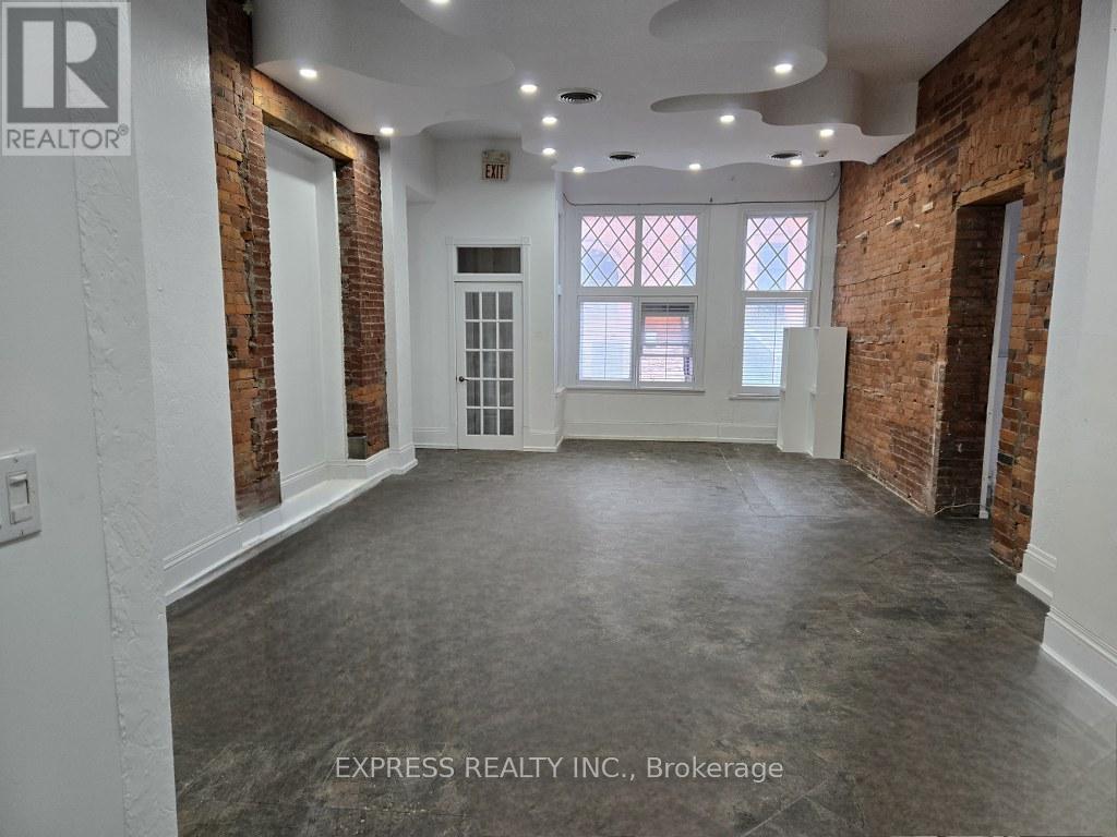 101B – 252 JAMES STREET S