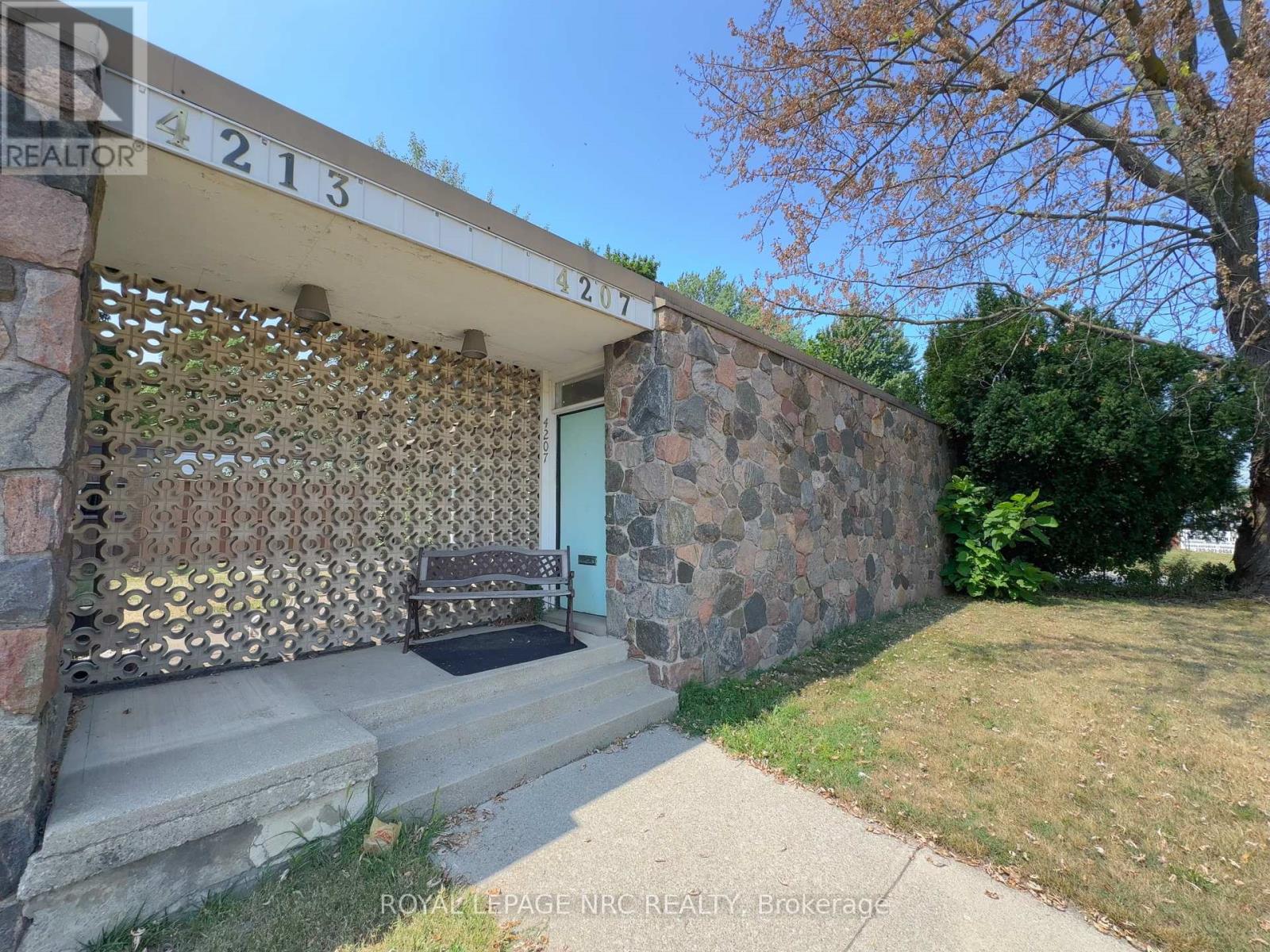 4213/4207 DRUMMOND ROAD