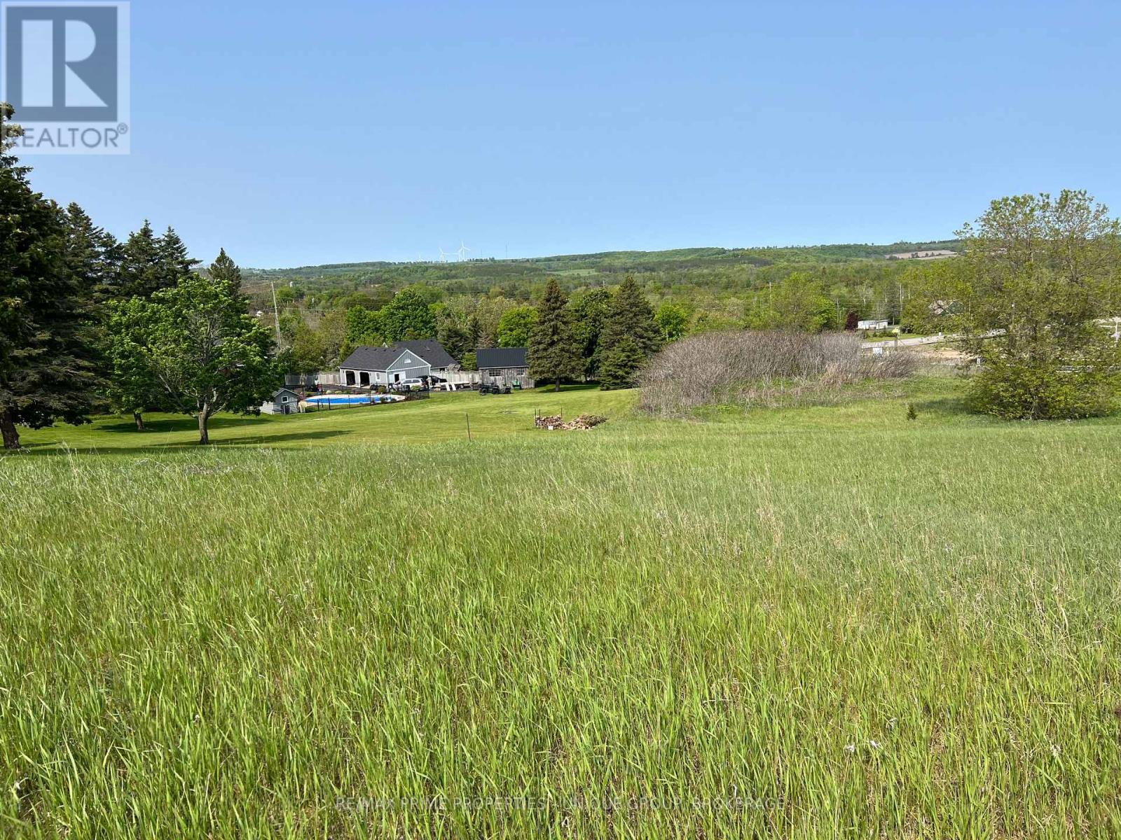 4 COUNTRY PLACE