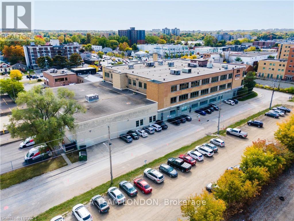 MULTI – 300 WELLINGTON STREET