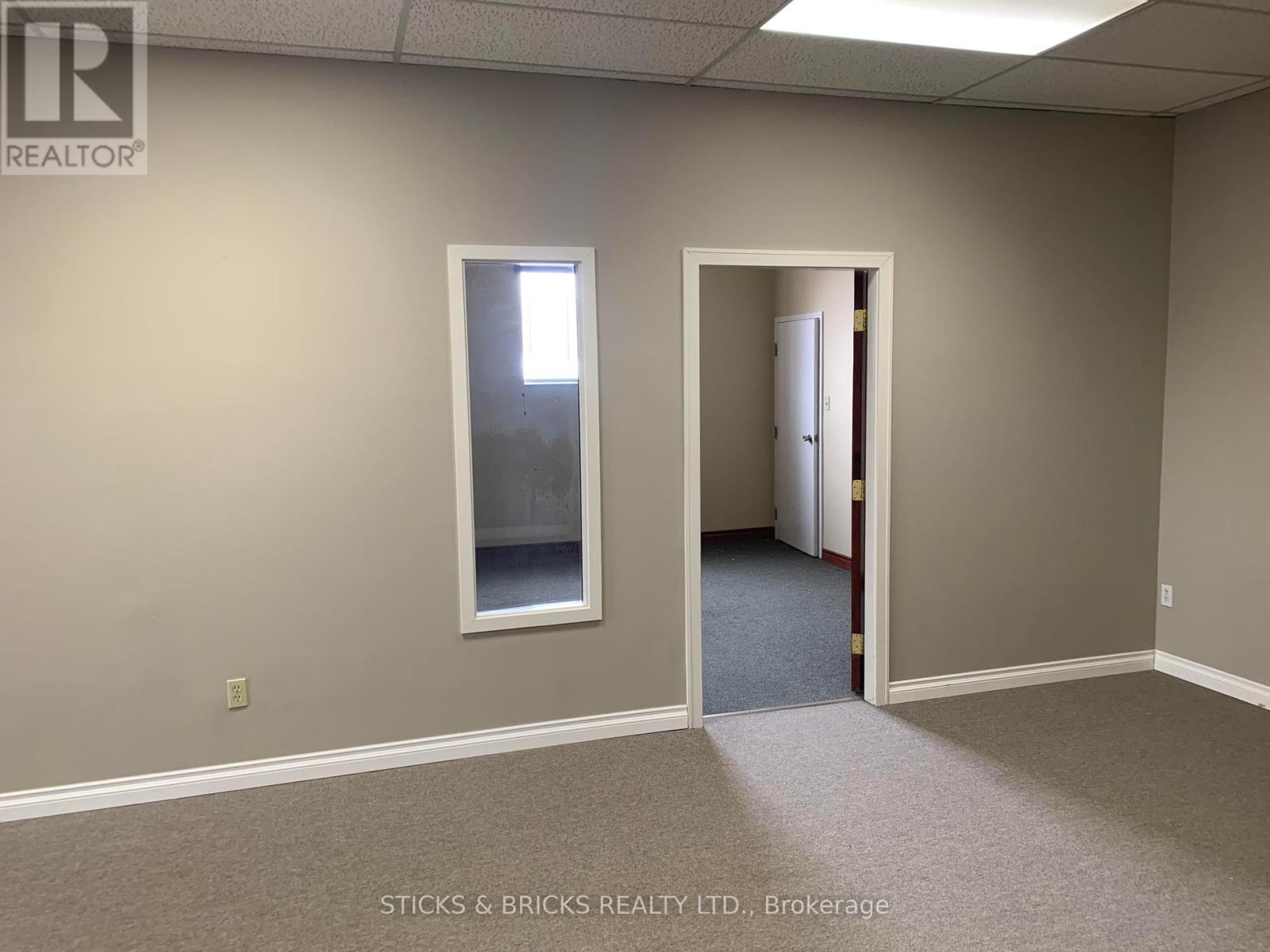 303 – 4673 ONTARIO AVENUE