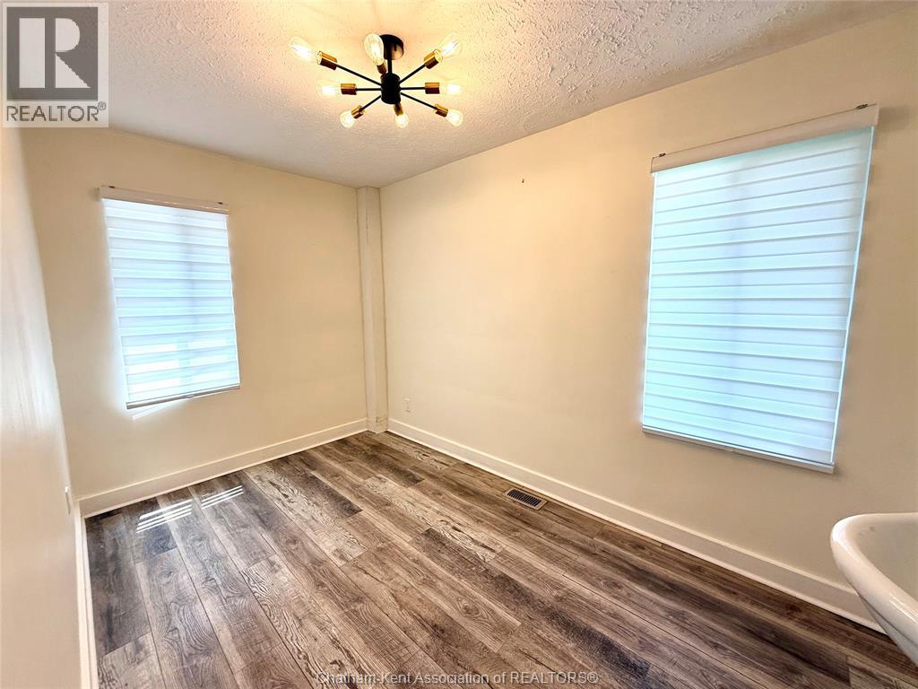 448 Grand AVENUE East