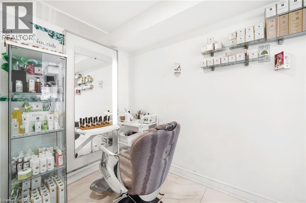 559 LAKESHORE Road E