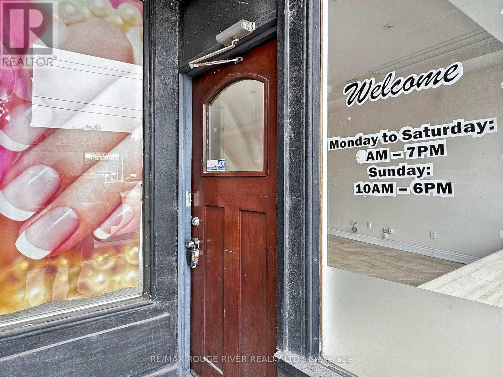1556 AVENUE ROAD