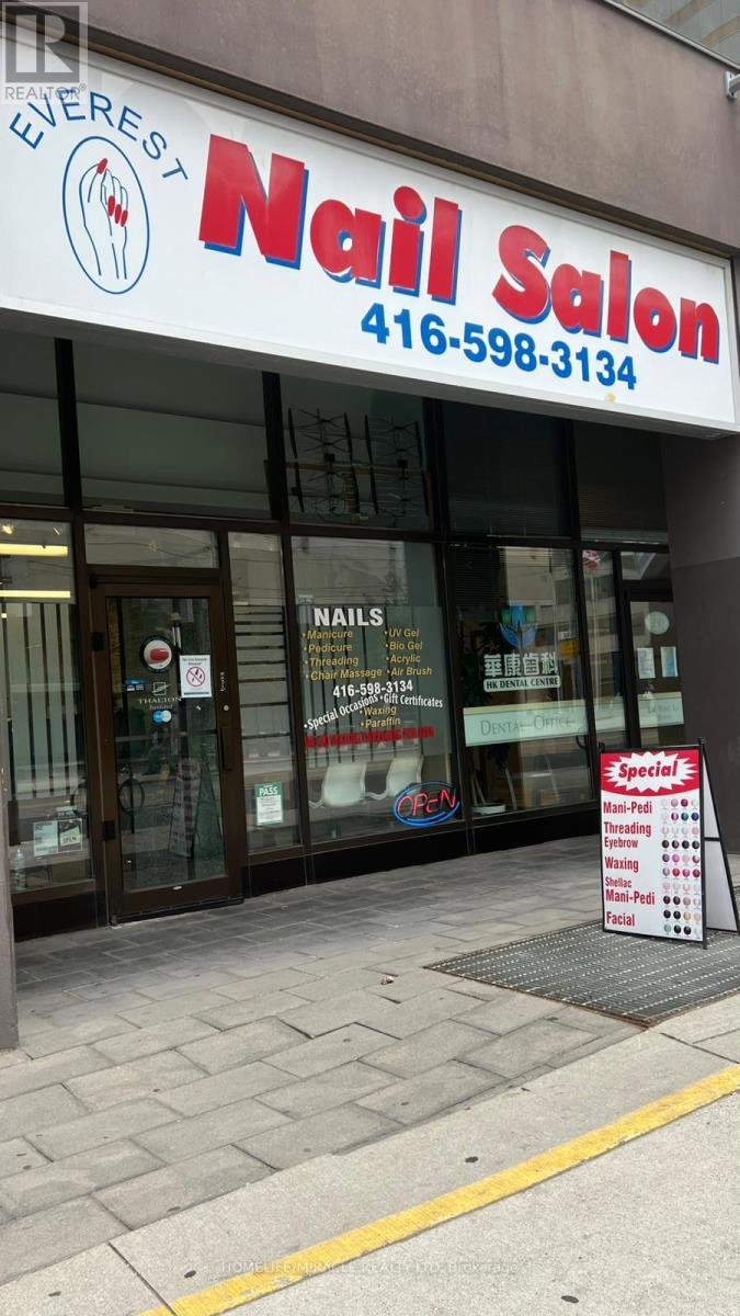 104 – 250 DUNDAS STREET W