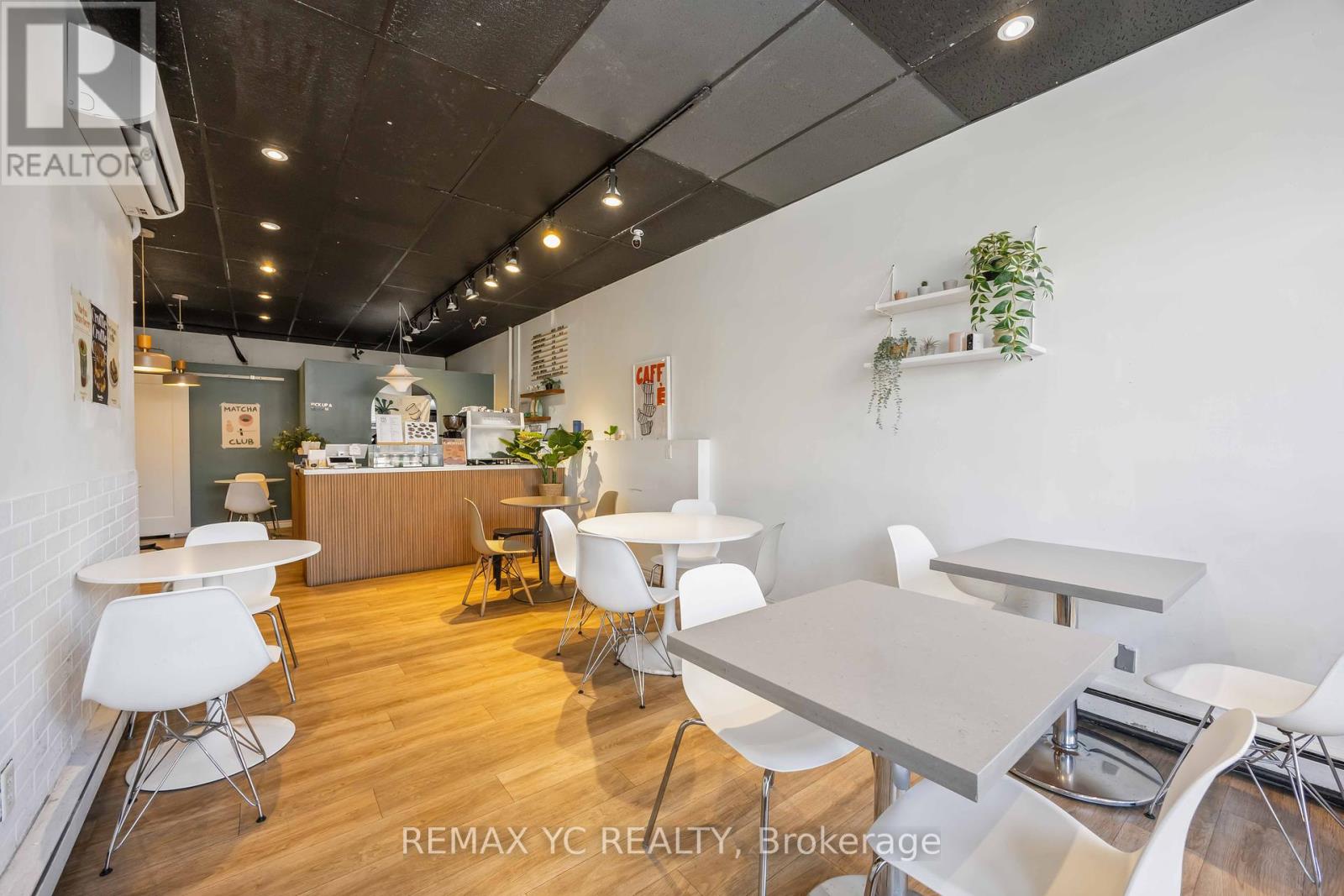 635 BLOOR STREET W