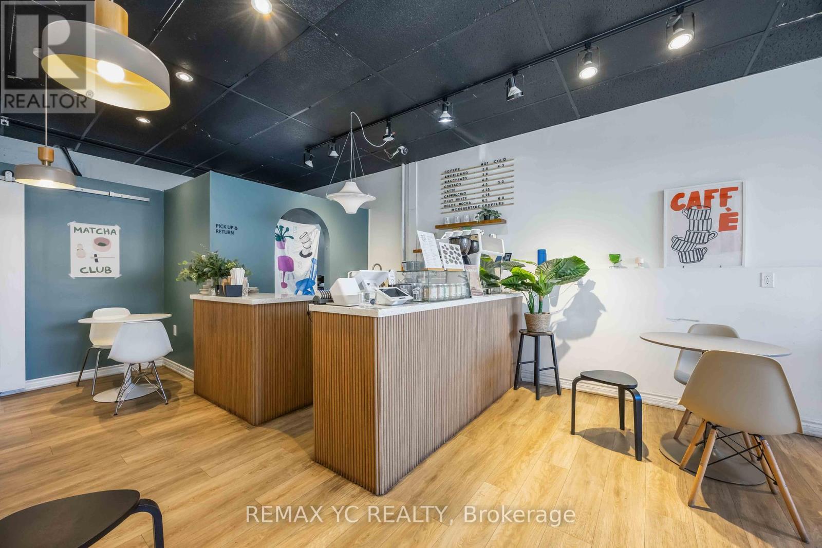 635 BLOOR STREET W