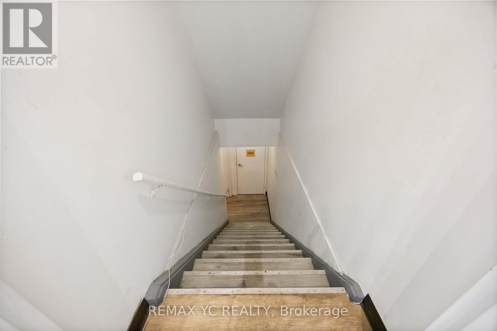 635 BLOOR STREET W