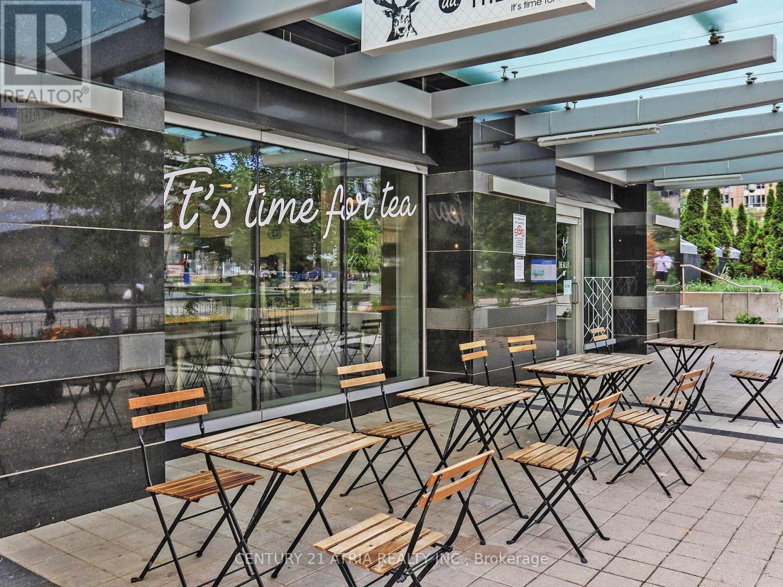 1 – 382 YONGE STREET