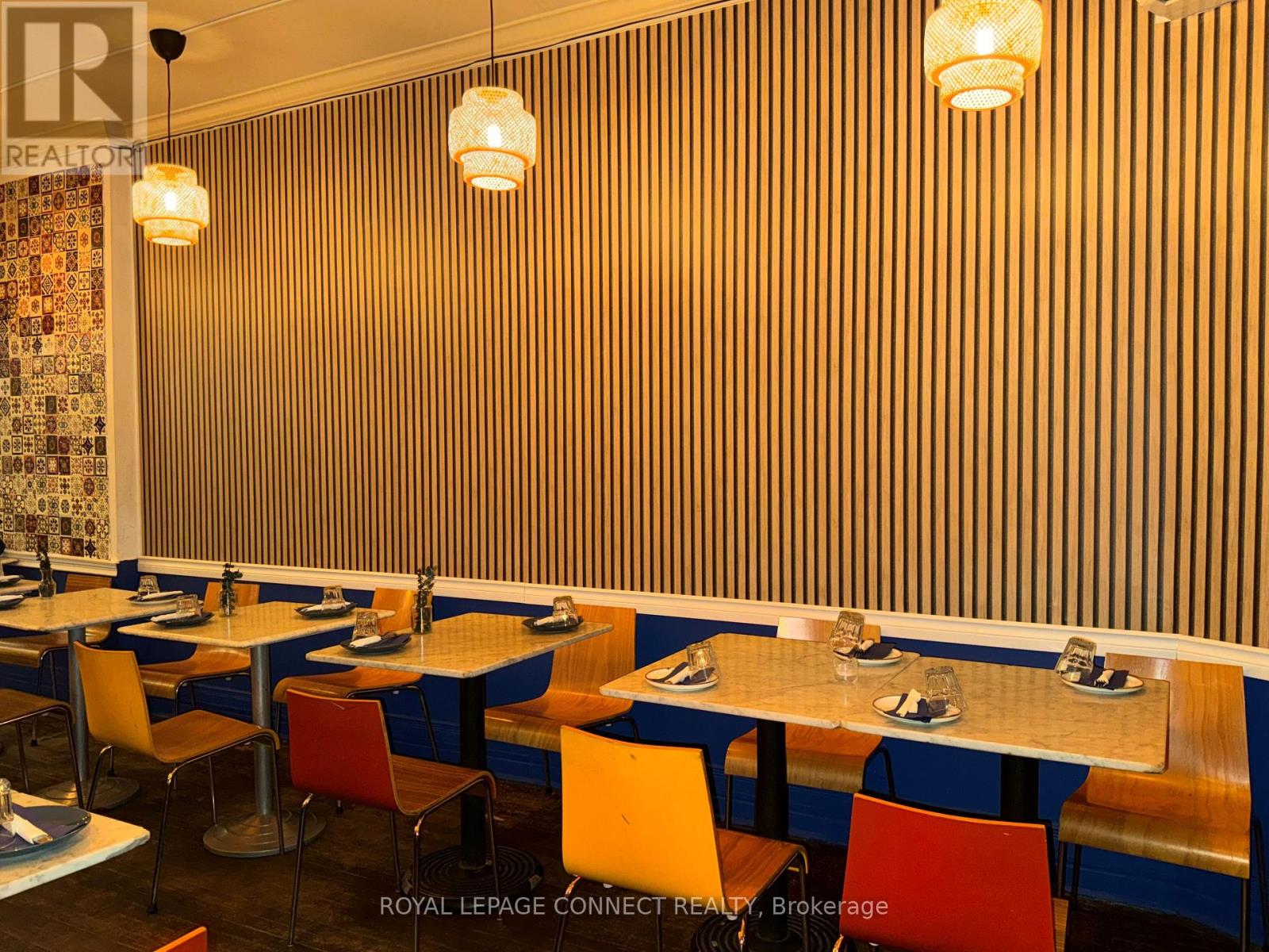 942 QUEEN STREET W