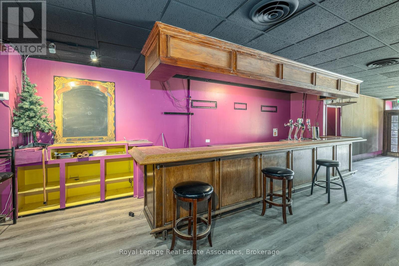 286 EGLINTON AVENUE W