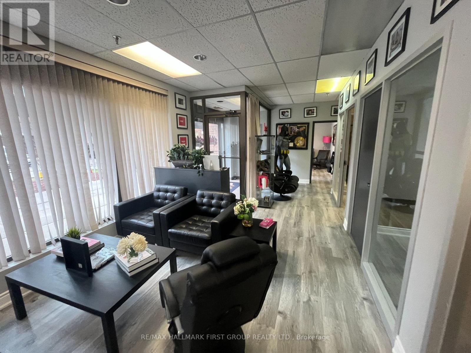 23 – 1400 BAYLY STREET