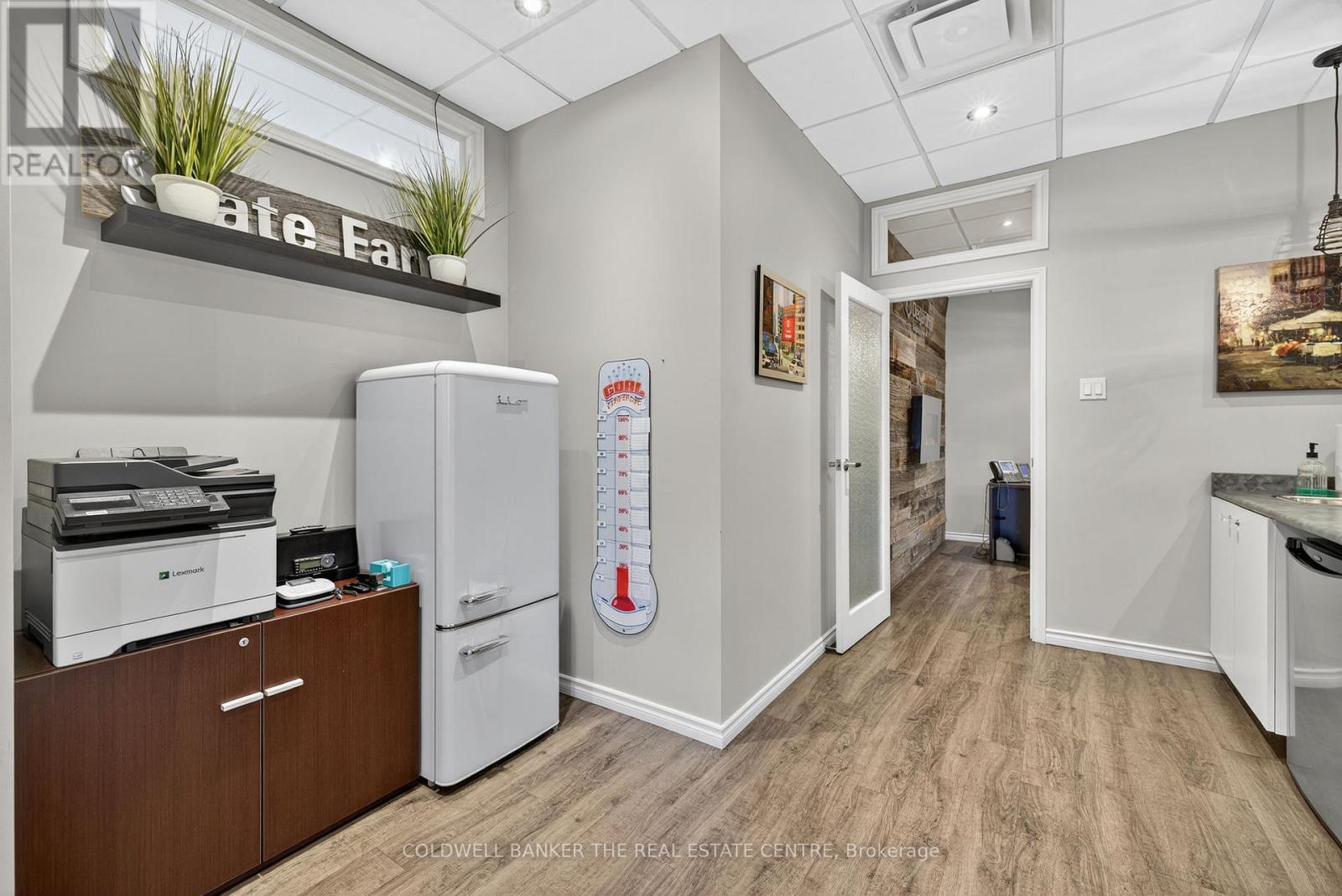 201 – 15 HARWOOD AVENUE S