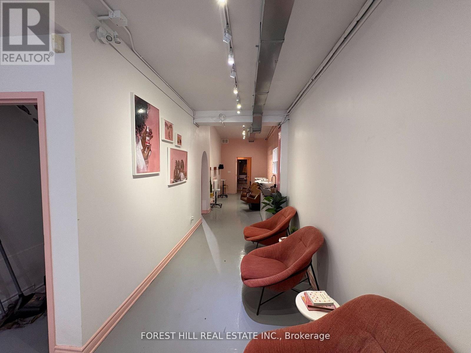 724 1/2 QUEEN STREET E