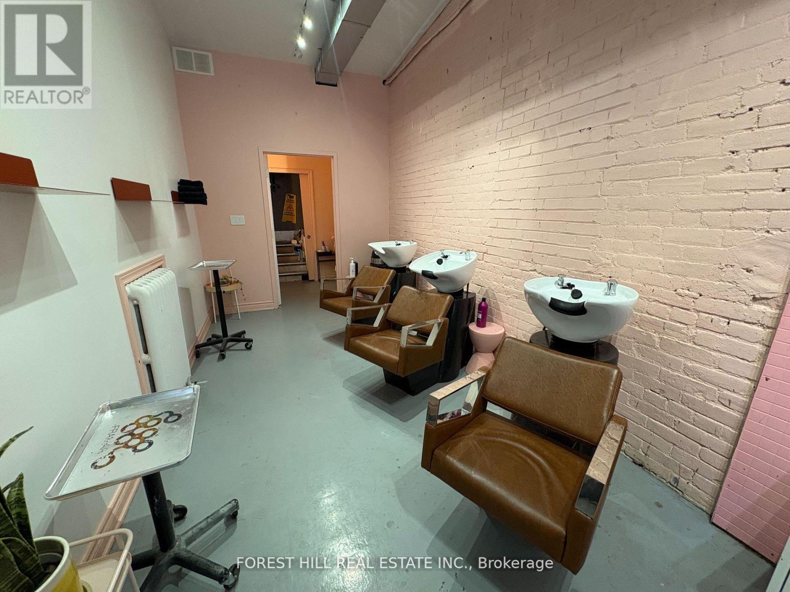 724 1/2 QUEEN STREET E