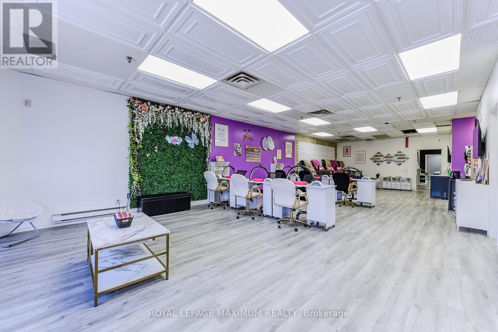 C10 – 4220 STEELES AVENUE W