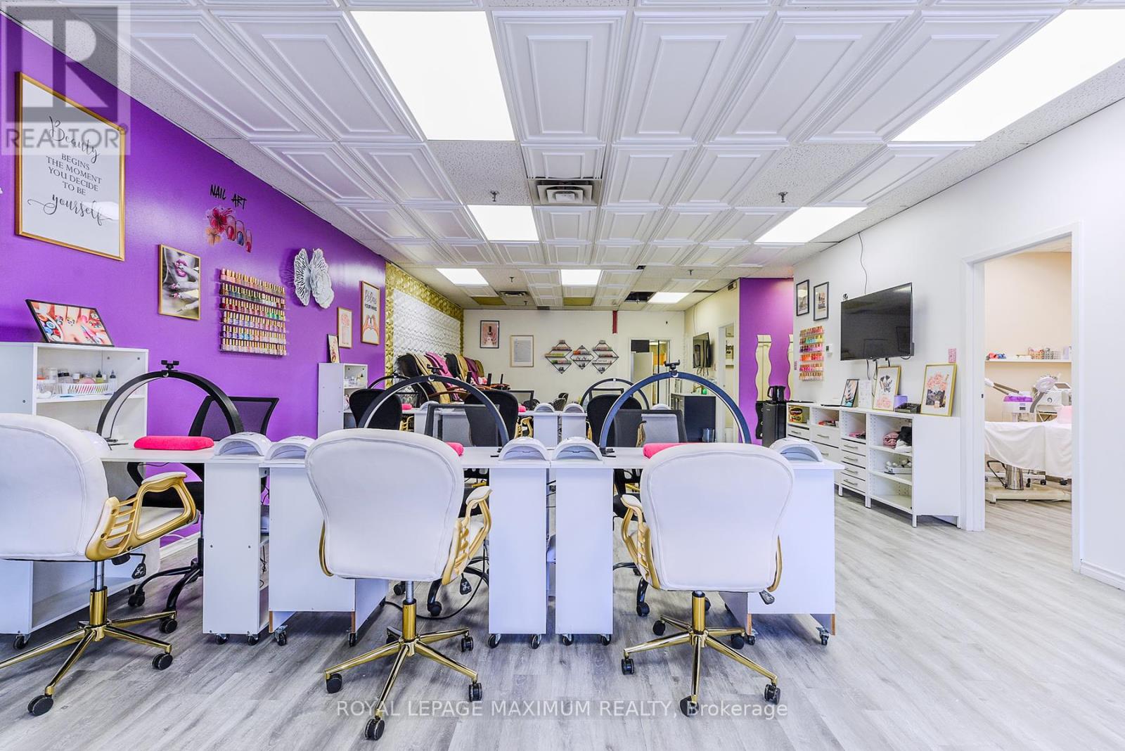 C10 – 4220 STEELES AVENUE W