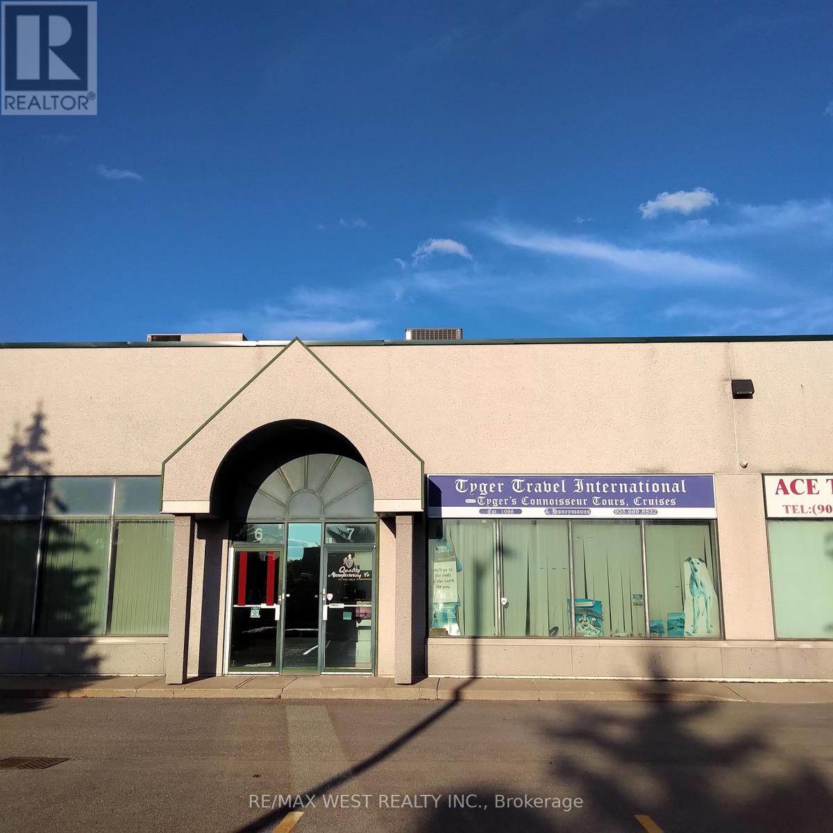 UNIT 7 – 201 SPINNAKER WAY