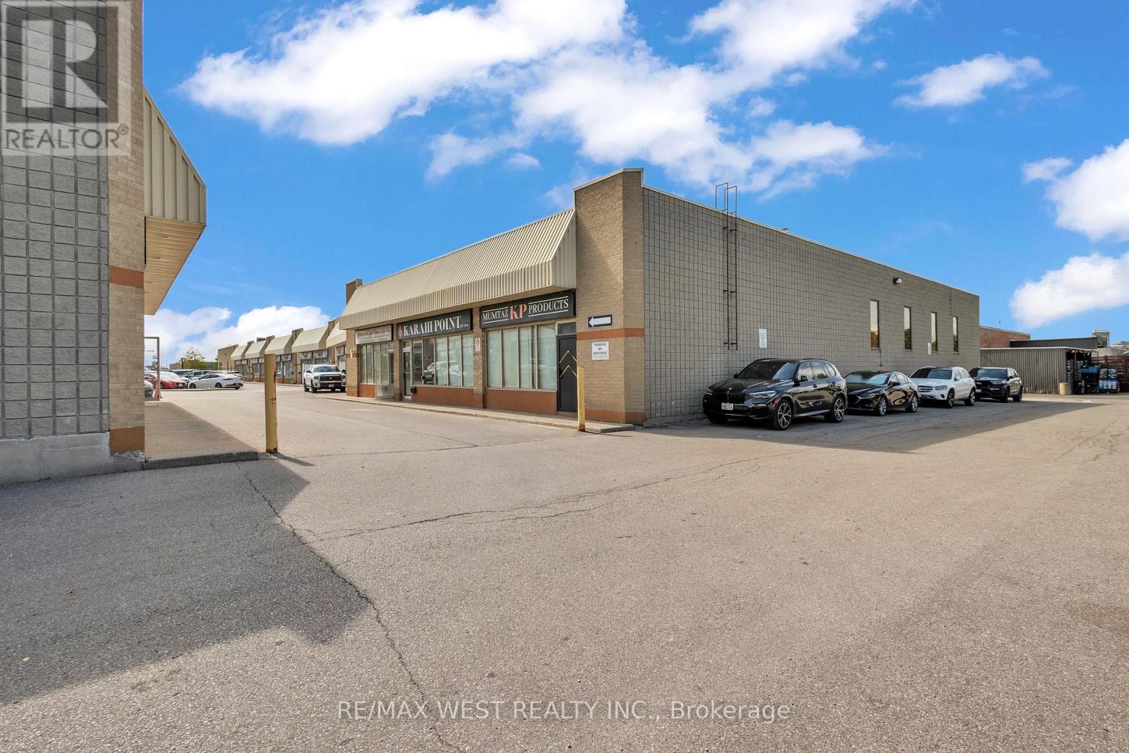 17&18 – 418 HANLAN ROAD