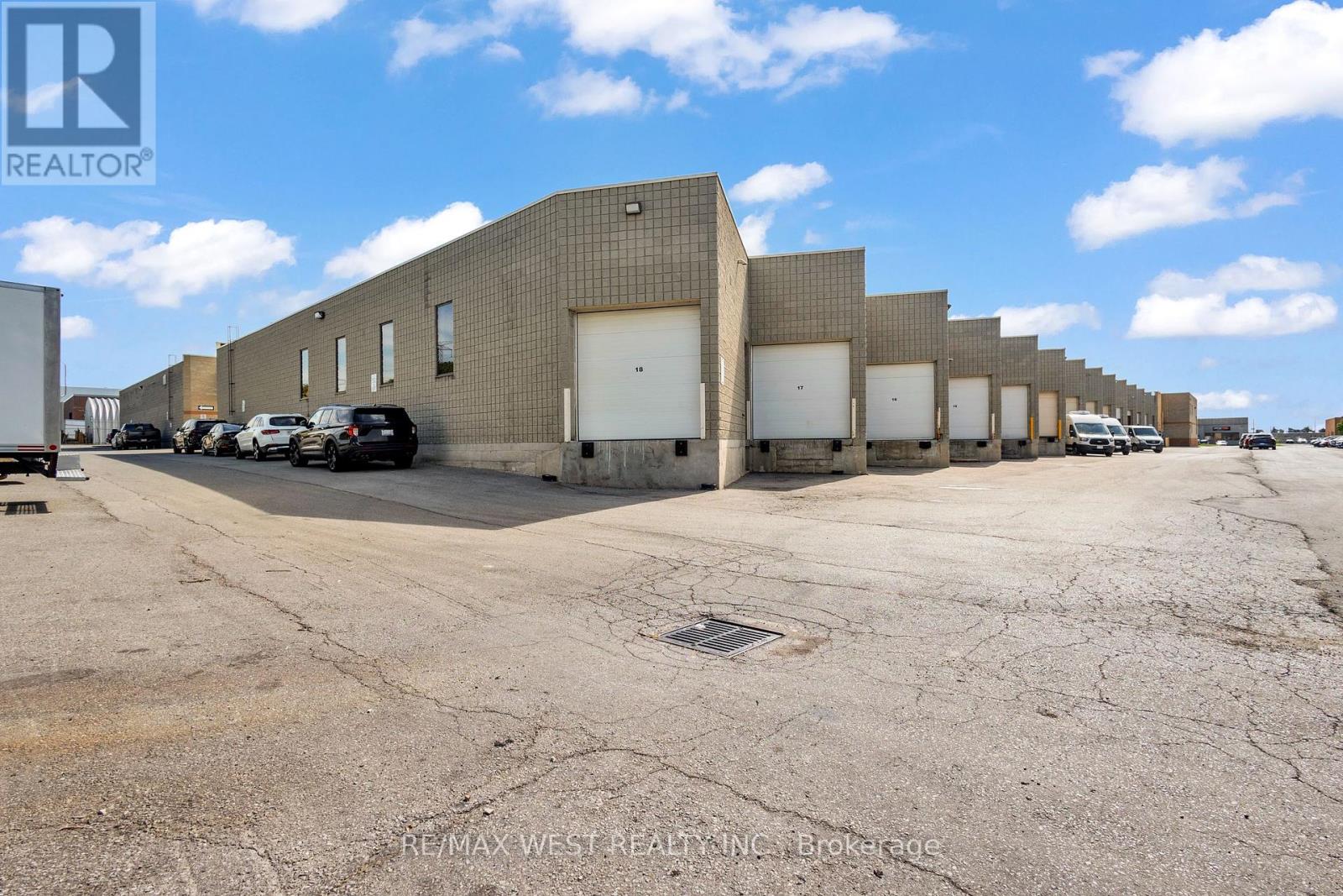 17&18 – 418 HANLAN ROAD