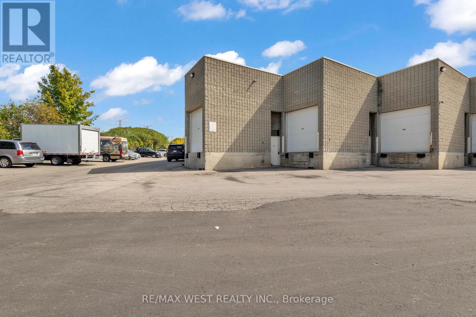 17&18 – 418 HANLAN ROAD