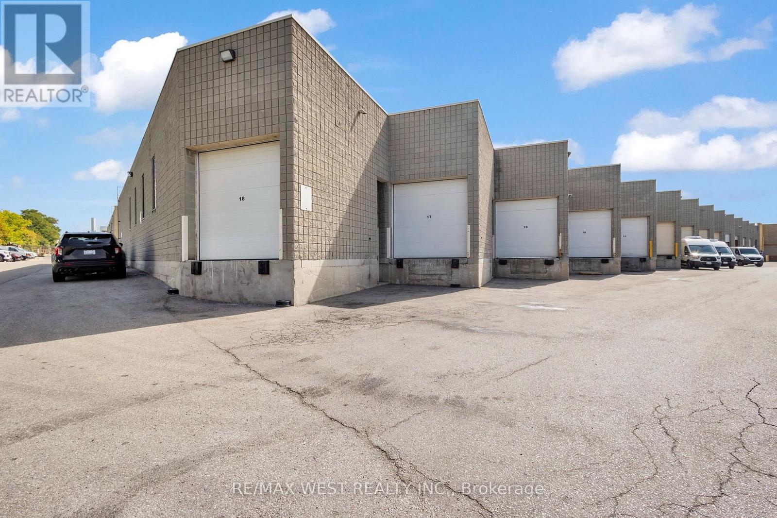 17&18 – 418 HANLAN ROAD