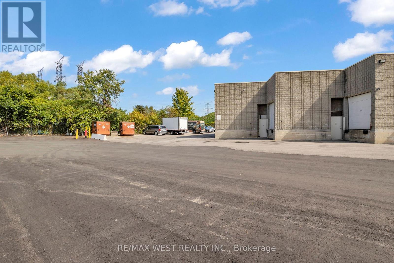 17&18 – 418 HANLAN ROAD