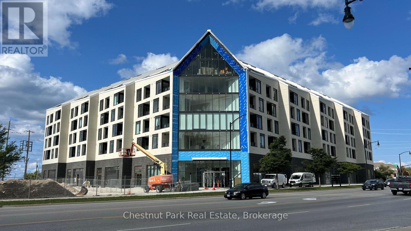 102 – 31 HURON STREET