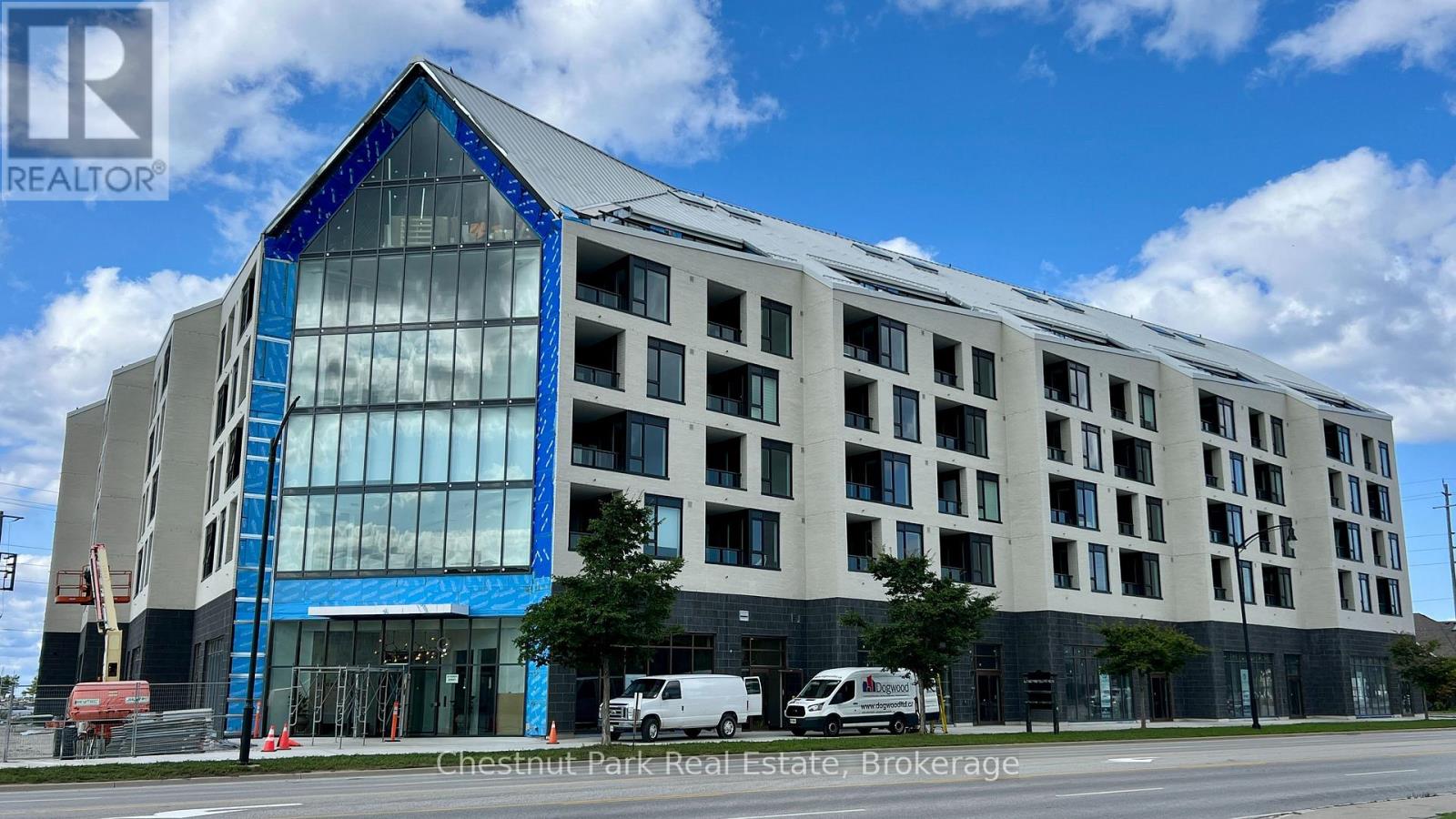 102 – 31 HURON STREET