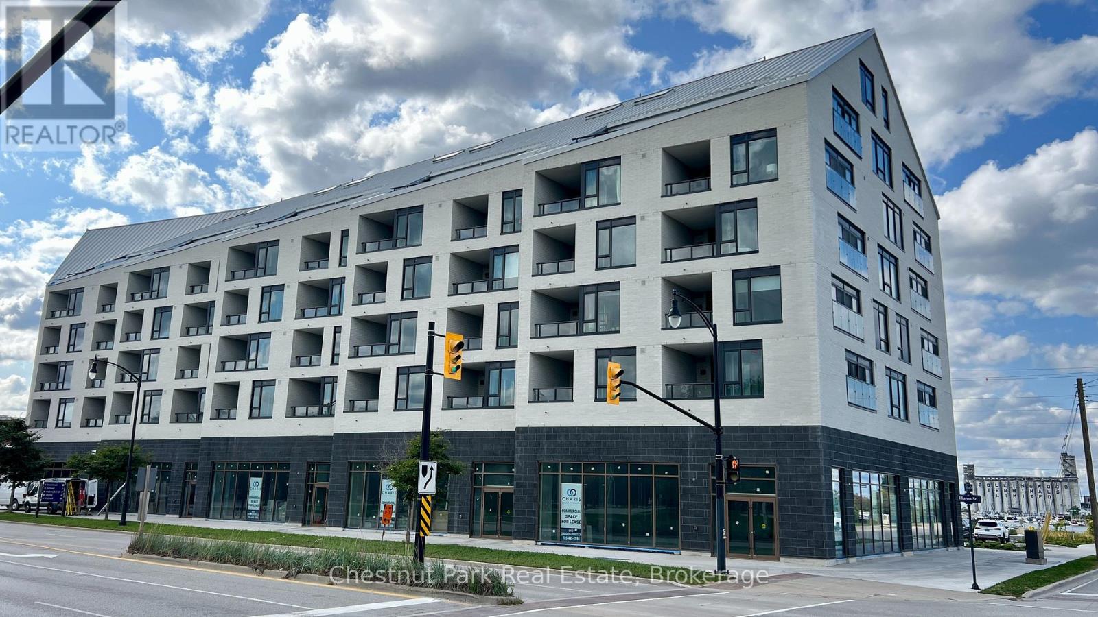 102 – 31 HURON STREET